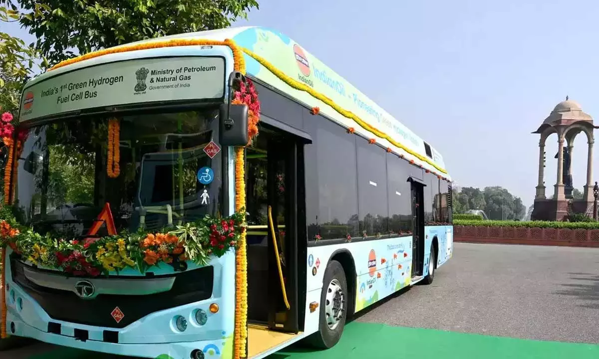 Indian Oil unveils first hydrogen bus