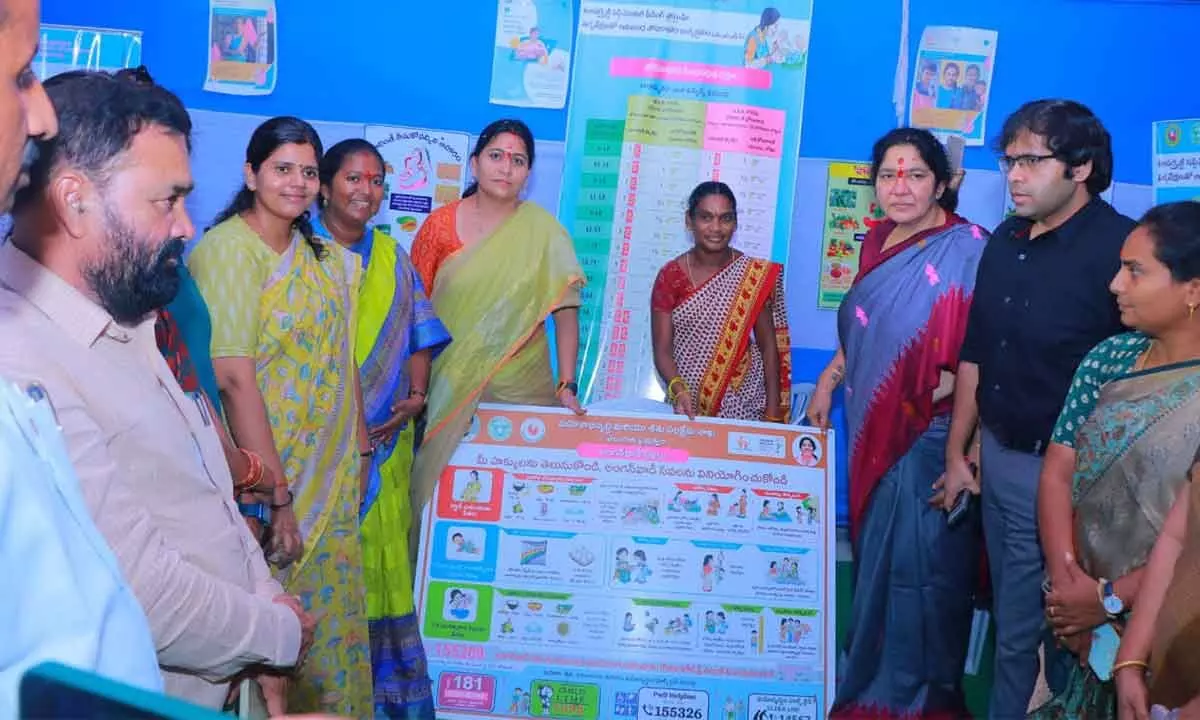 Satyavati Rathore distributes Nutritional food to pregnant and lactating women