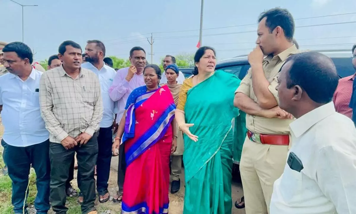 Min Satyavathi Rathod inspects arrangements made for Harish visit in Mulugu