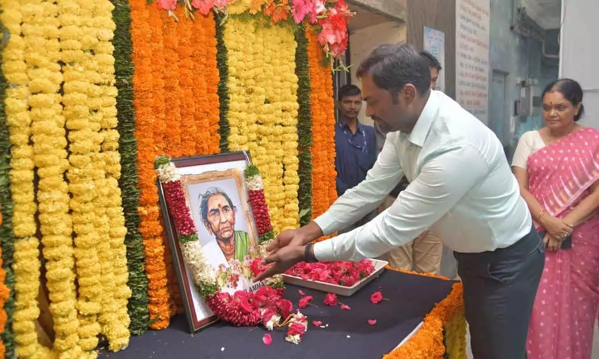 Hyderabad: 128th birth anniversary of Chakali Ilamma celebrated