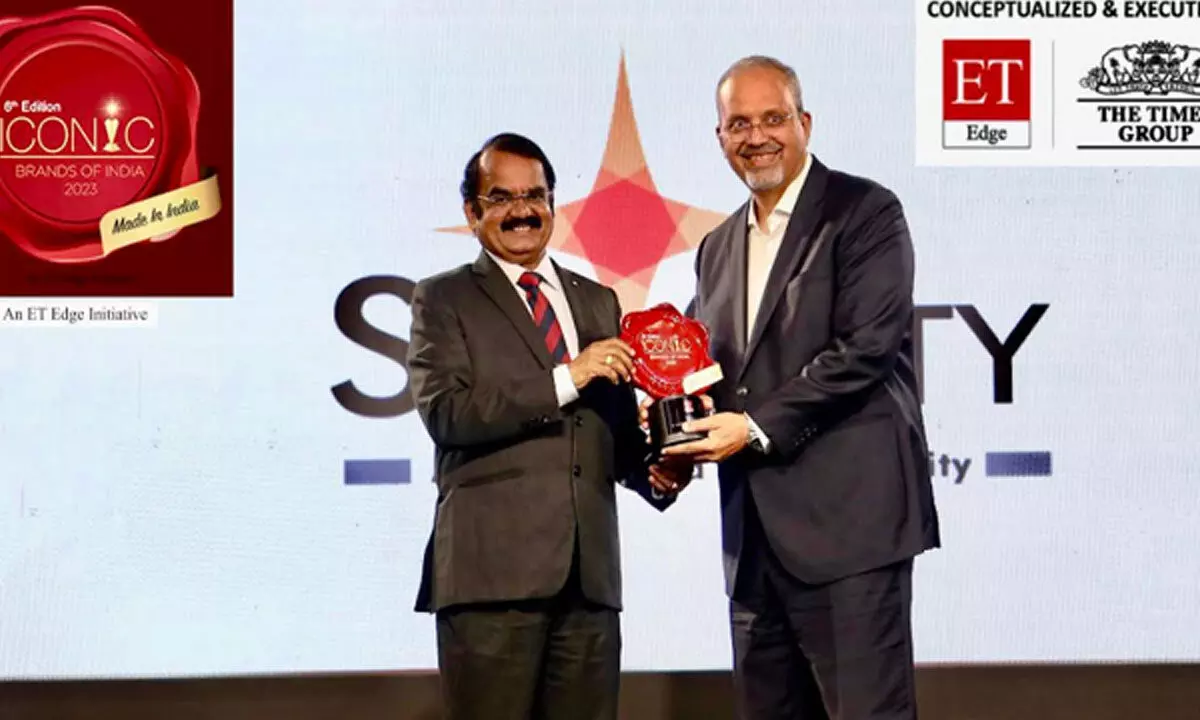 ISRO space scientist Dr Mylswamy Annadurai presenting the award to Satish Kamat, President (Operations), Sri City, at a programme in Mumbai on Monday