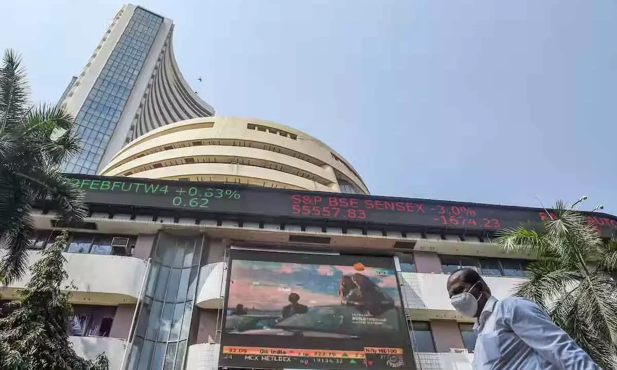 Sensex, Nifty drift lower as investors pare positions