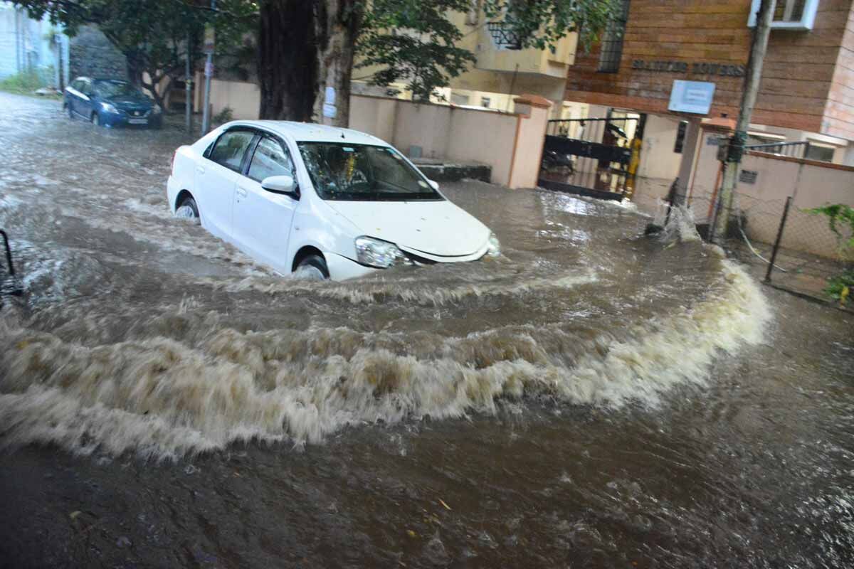 Heavy rains wreak havoc in several areas in Hyderabad