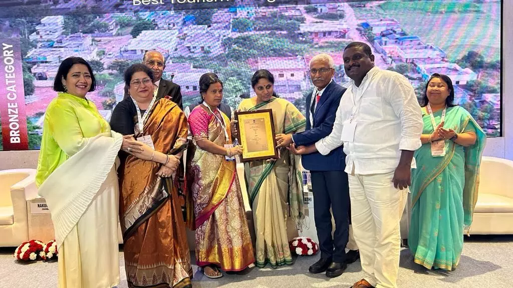 Chandrapur sarpanch receives Union Tourism Award