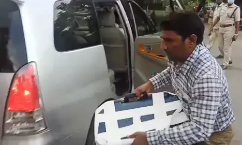 The heart of the brain-dead youth being shifted from Guntur to Tirupati on Tuesday