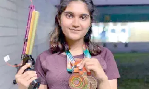Hyderabad: CM K Chandrashekar Rao pats Esha Singh for winning gold at Asian Games