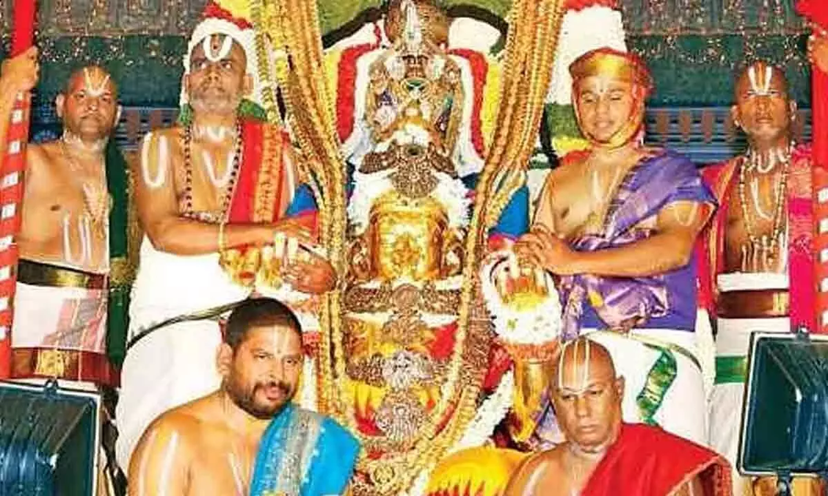 Devotees rush increases in Tirumala, Lord Venkateswara Swamy to ride on Garuda Vahana today