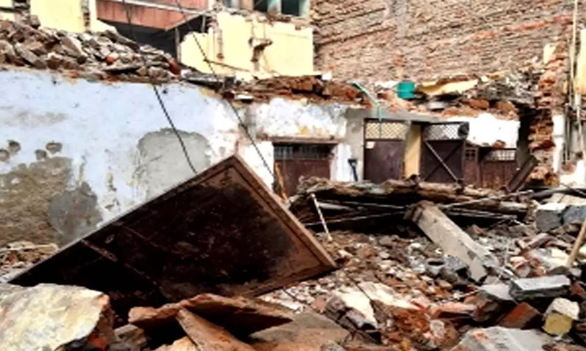 Lucknow: Apartment owner, contractor booked in building collapse case