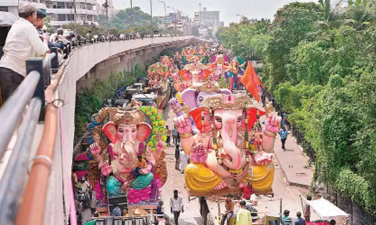 Hyderabad: Ganesh idol immersion drawn out to 2nd day!
