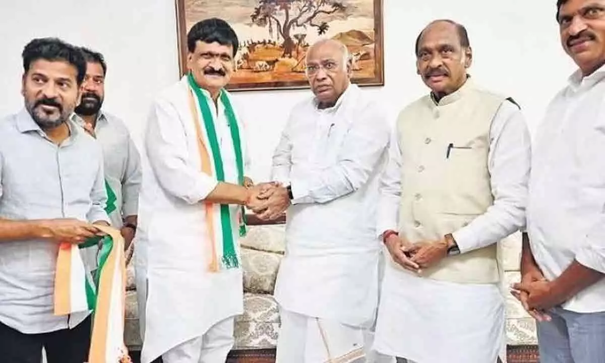 Hyderabad: Mynampally Mynampally Hanumanth Rao, son M Rohit join Congress in Delhi
