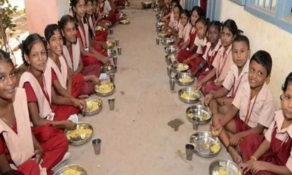 Another boon for students: Govt to offer breakfast from Dussehra