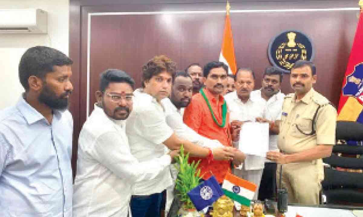 Hyderabad: BJP flays MIM attack on Karimnagar MP’s office