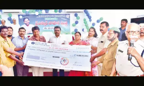10,609 drivers receive Rs 10 cr under Vahana Mitra