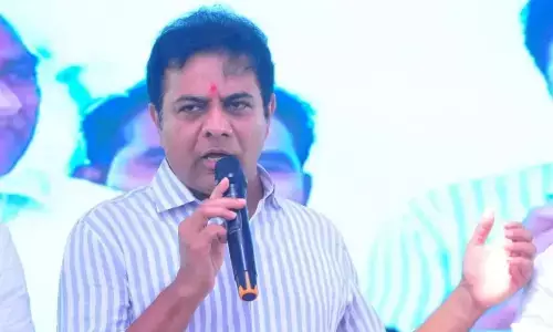KTR inaugurates municipal park at Lakaram Tank bund in Khammam, lauds NTR