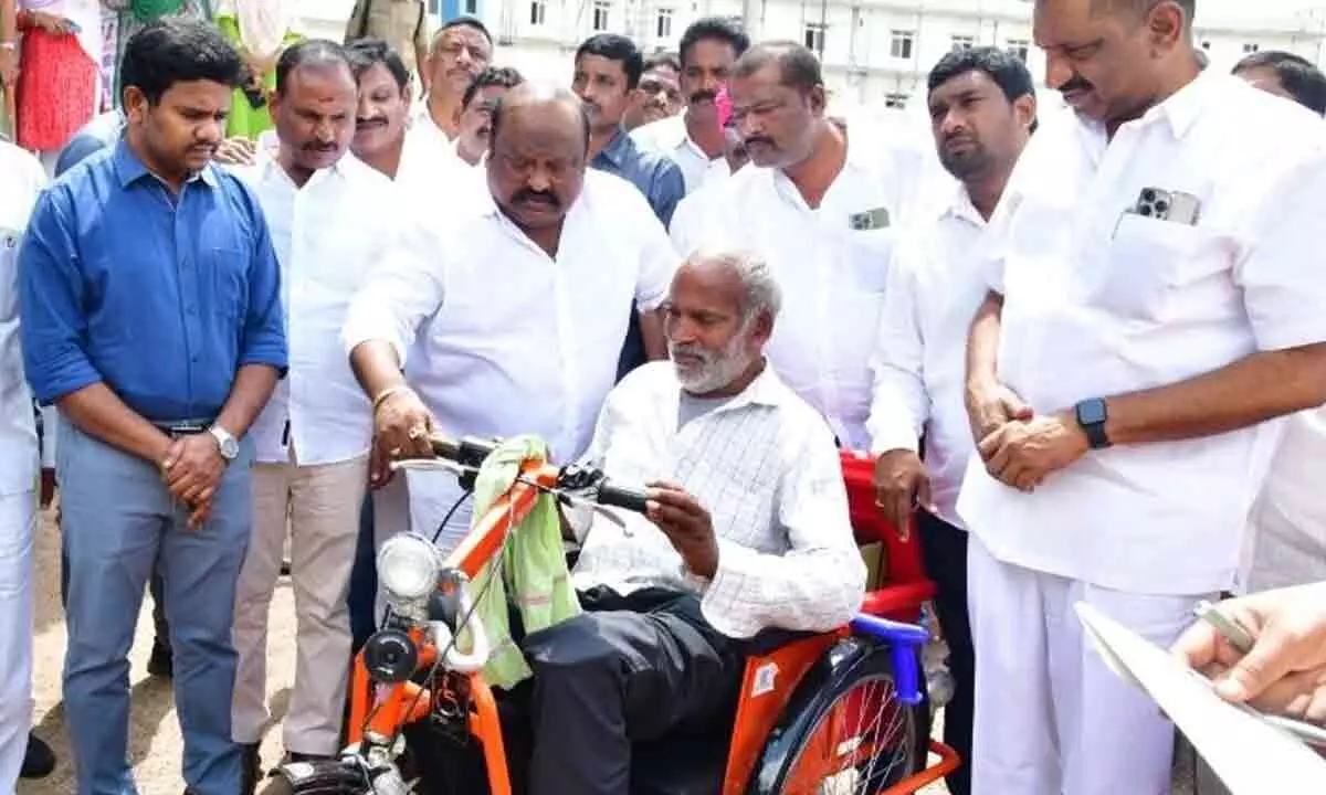 Karimnagar: Gangula distributes tricycles to disabled
