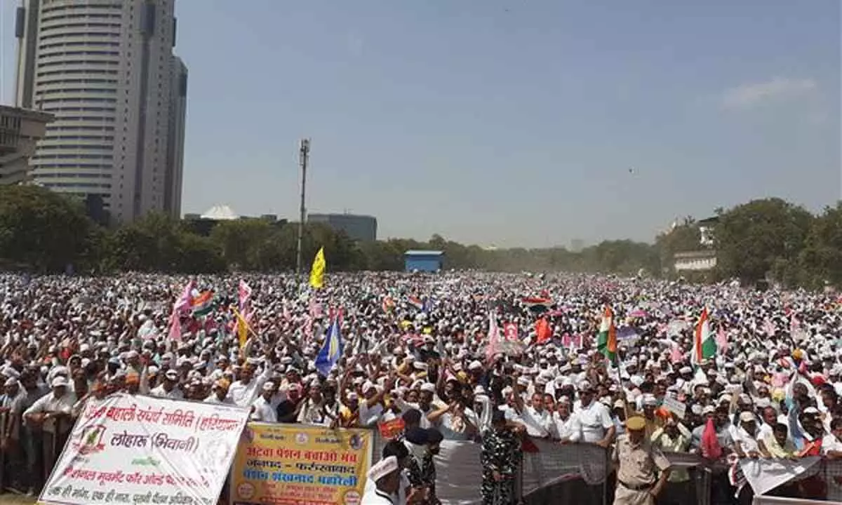 Thousands of govt employees protest at Ramlila Maidan to demand restoration of Old Pension Scheme