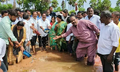 Warangal: K Chandrasekhar Rao paved way for prosperity of fishermen says Aroori Ramesh