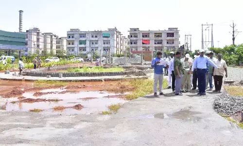 Vijayawada Municipal Corporation Commissioner Swapnil Dinakar  Pundkar visits Info Park in Vijayawada on Saturday