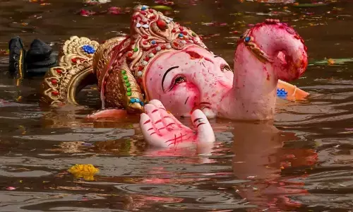 Eight injured during Ganesh idol immersion procession in Kadapa