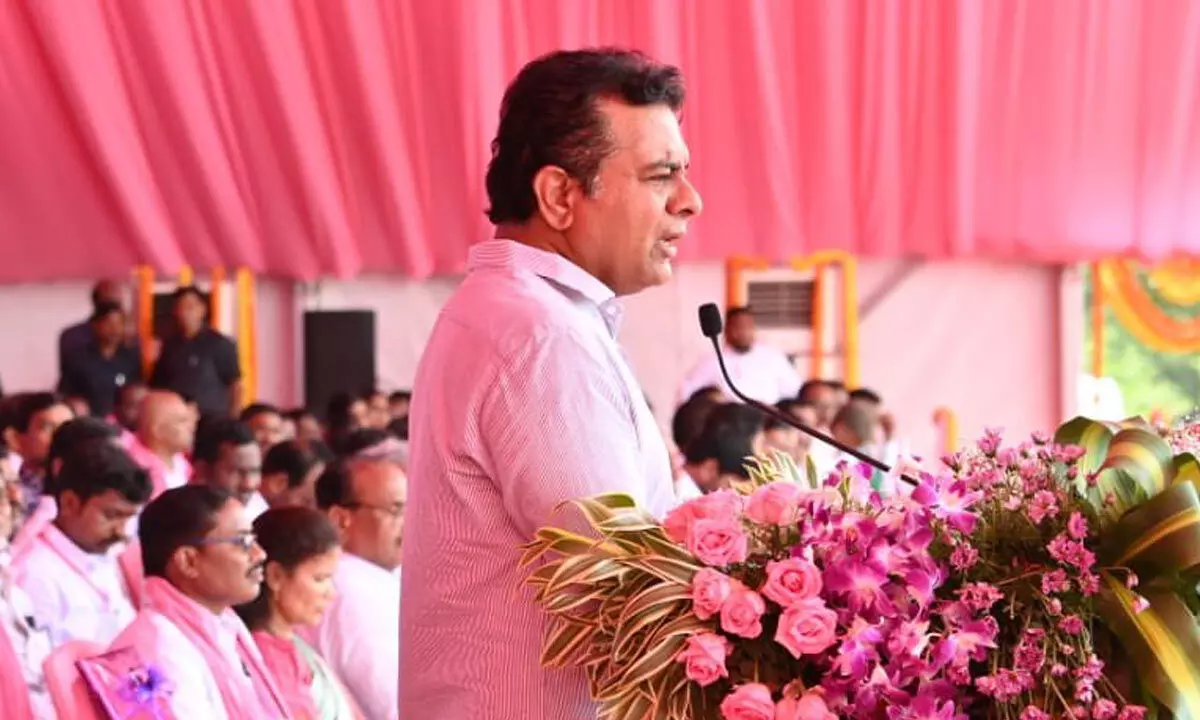 Stung by Modi’s jibe, KTR says BRS is a family of 4 cr people in TS