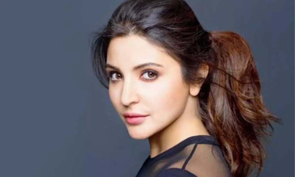 Anushka Sharma refuses to be photographed by paps amid pregnancy rumours
