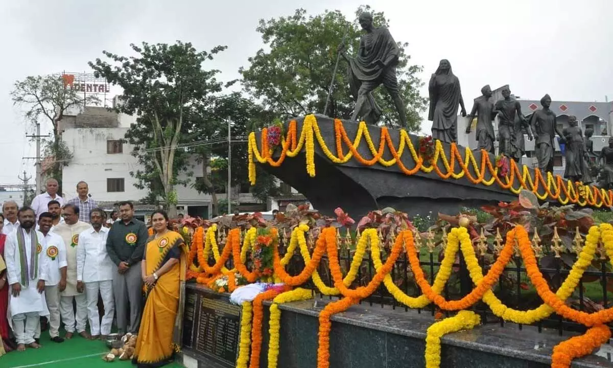 MP Dr Sanjeev Kumar, Joint Collector Narapureddy Mourya, Municipal Commissioner A Bhargav Teja stand in front of Dandi March statue after its inauguration at Birla gate circle in Kurnool on Monday.