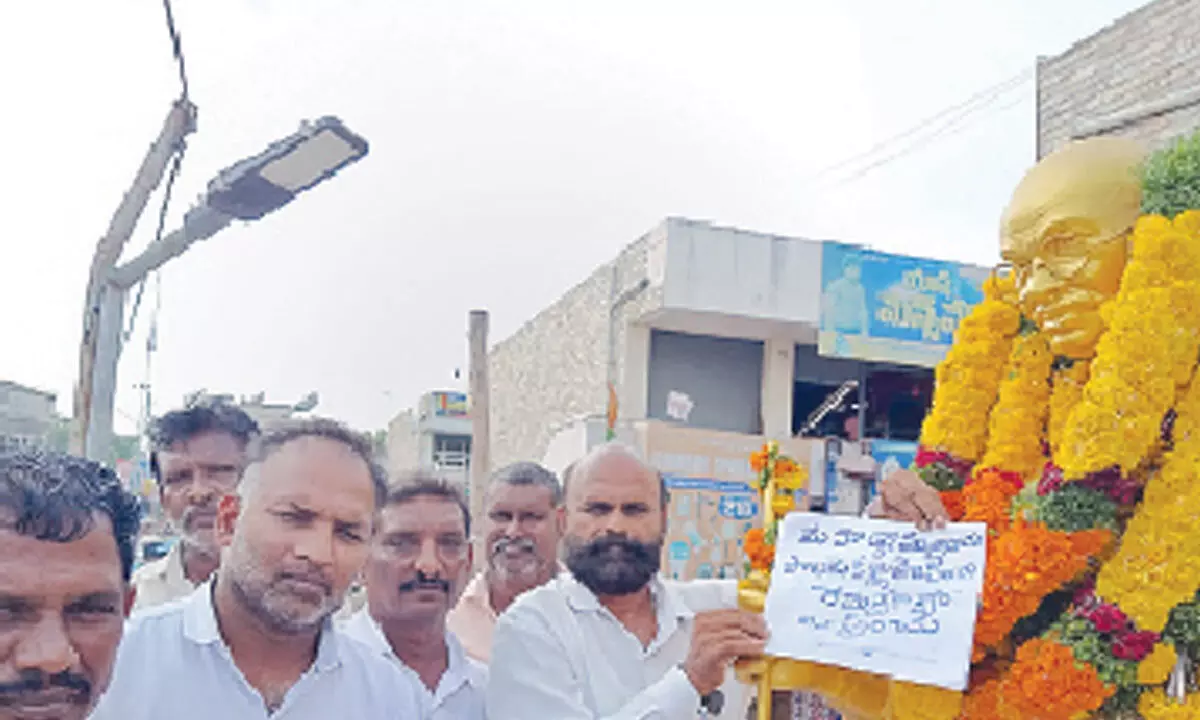 Ongole: Sarpanches’ plea to bapu for Gram Swarajya