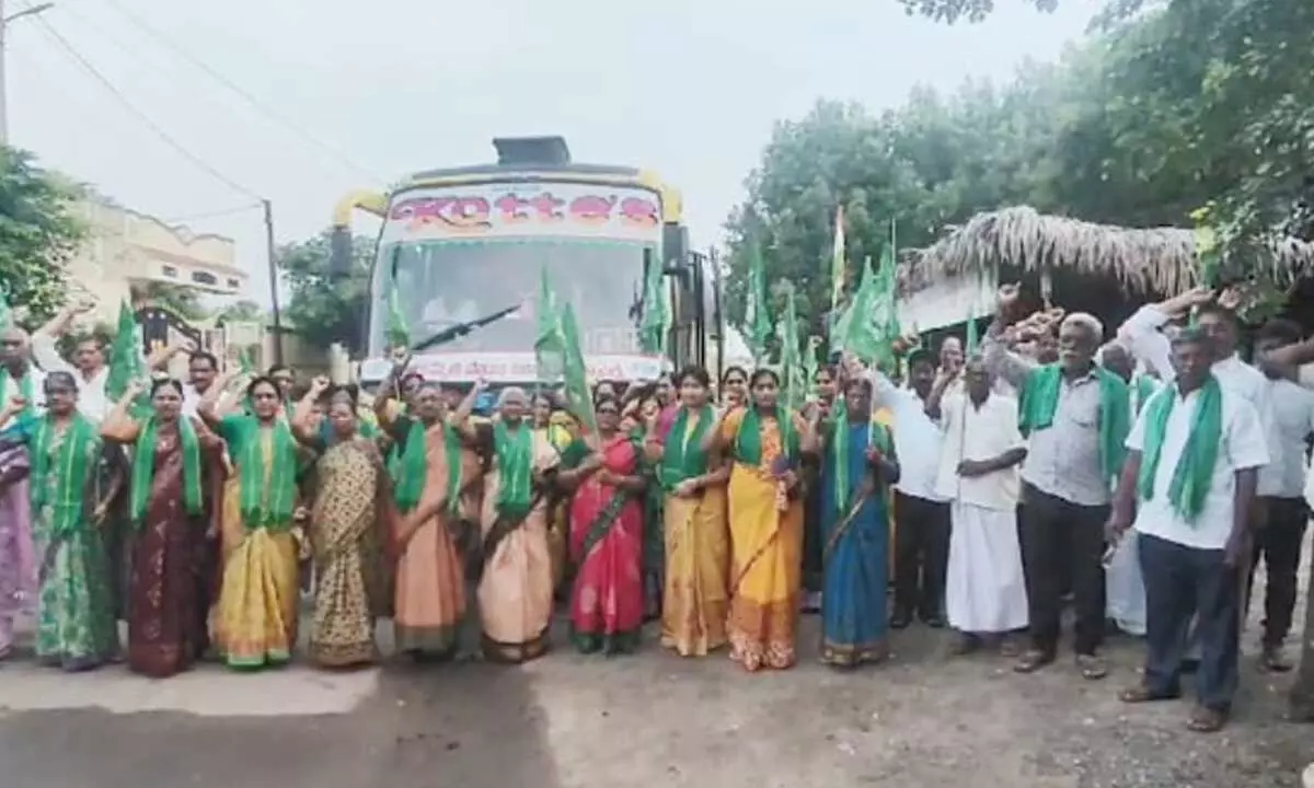 Amaravati farmers stoped by the police