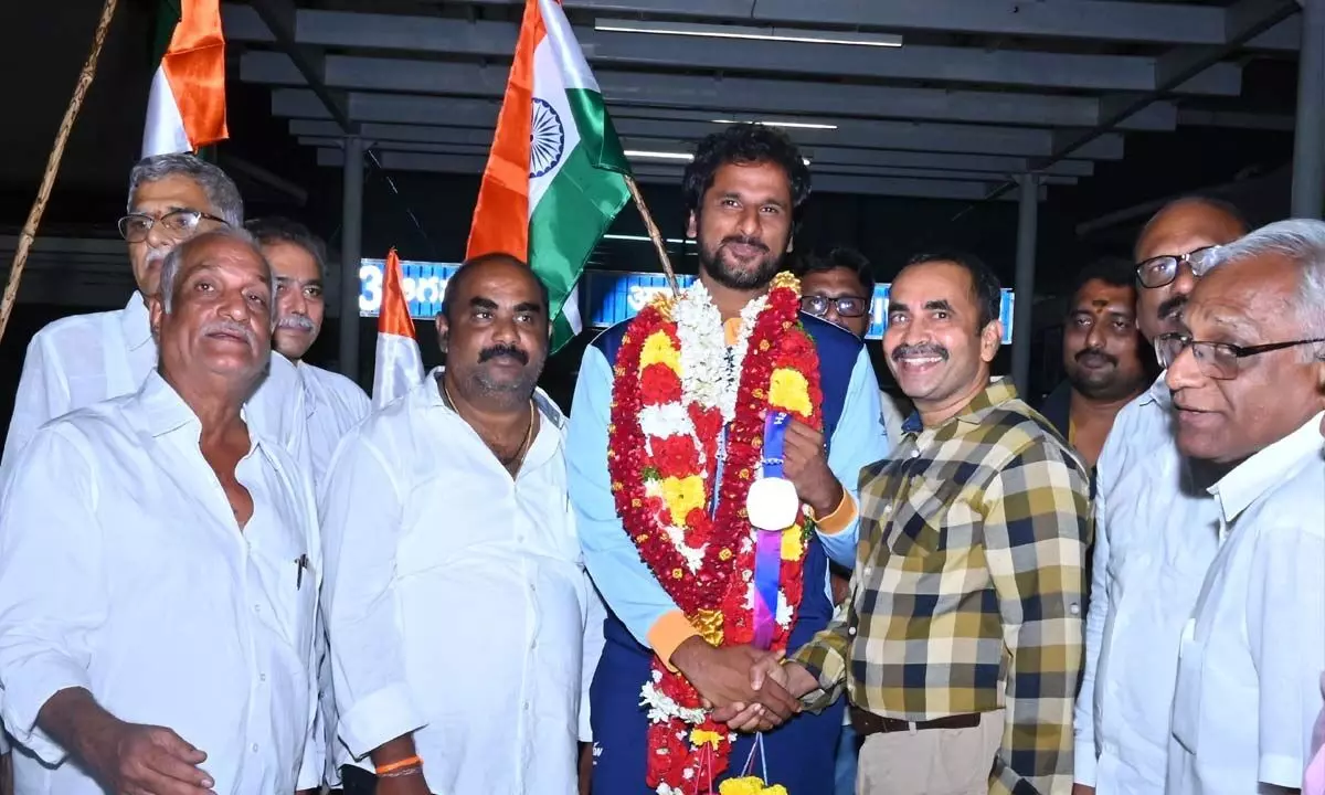 National Tennis player Saketh Sai Myneni gets warm welcome at Gannavaram Airport