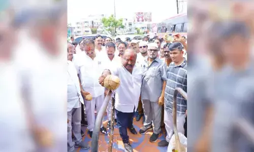 Karimnagar: Gangula launches BT road works