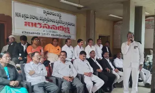 National general secretary of Indian Association of Lawyers Chalasani Ajay Kumar addressing lawyers near the BBA in Vijayawada on Tuesday