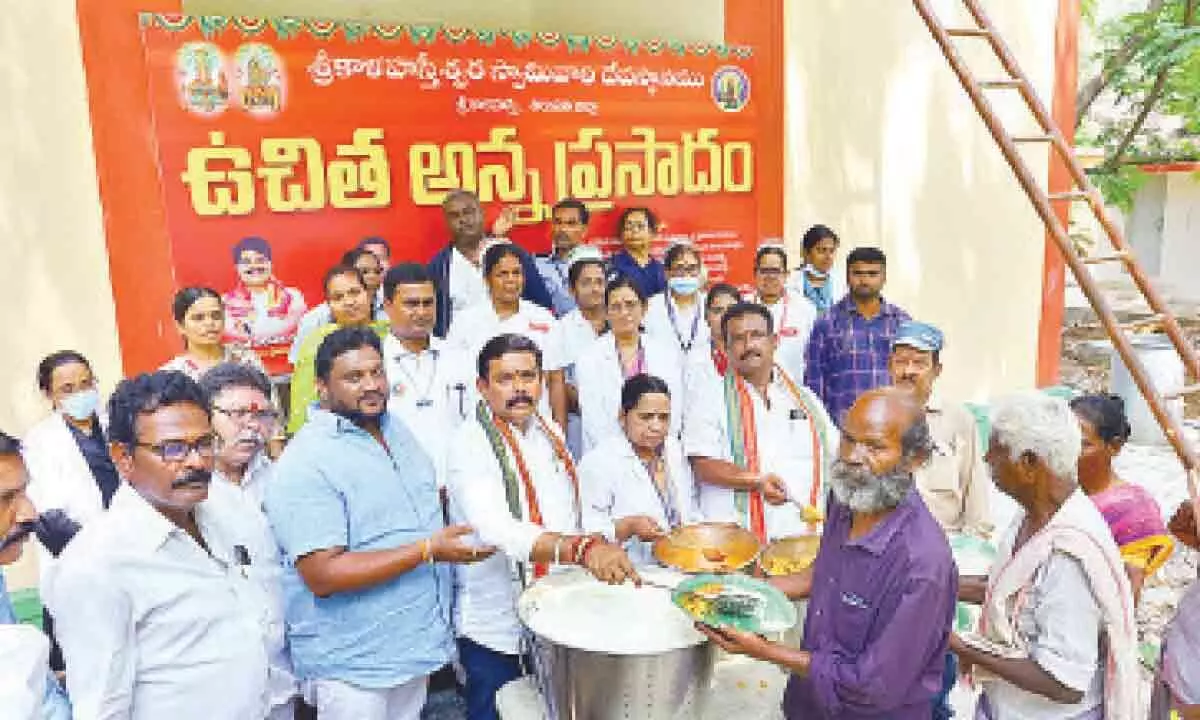 Srikalahasti: Anna Prasadam distribution launched at Srikalahasti Area hospital