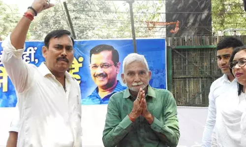 Sanjay Singh’s father joins protest on DDU Marg