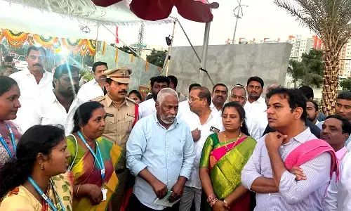 KTR inaugurates Lake Front park in Kukatpally