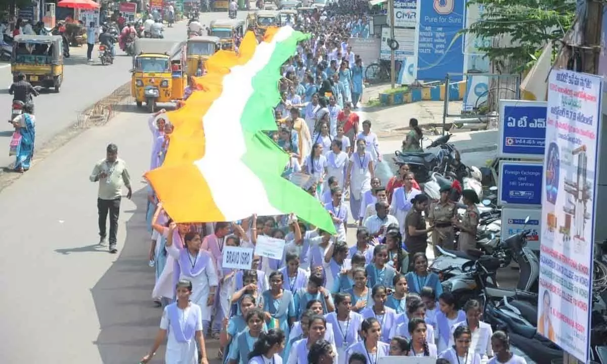 Students taking out rally with a 70-metre long National Flag in Rajamahendravaram on Thursday