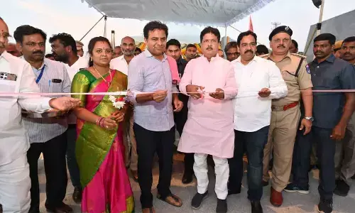 KTR inaugurates Lake Front park in Kukatpally