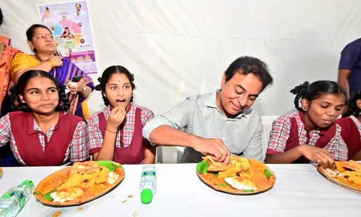 Telangana Govt rolls out CM’s Breakfast; students relish morning meal