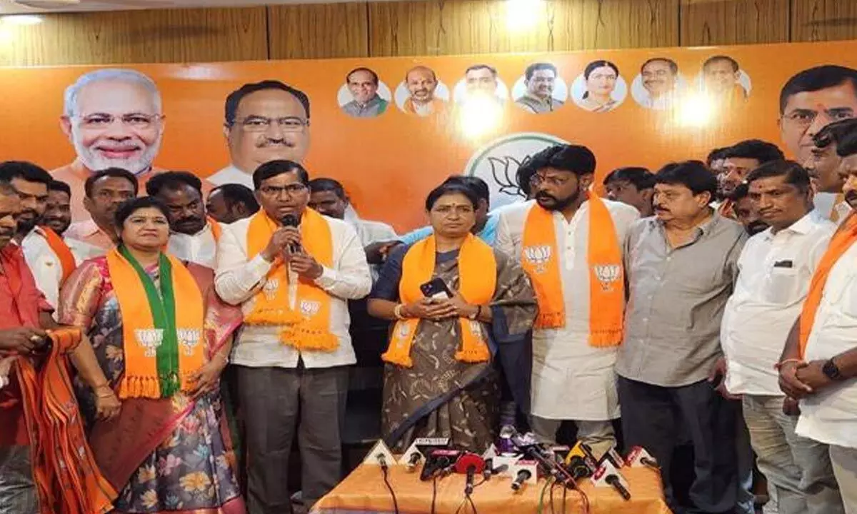 Chikoti Praveen joins BJP at party office in Barkatpura