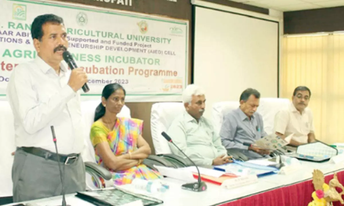 RARS Associate Director Dr C Ramana addressing the training programme in Tirupati on Monday. SPMVV Vice-Chancellor Prof D Bharathi, Dr G Prabhakar Reddy, Dr PV Satya Gopal and others are seen.