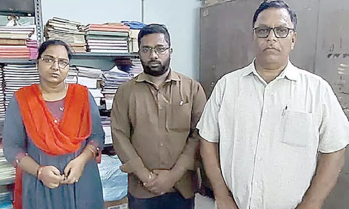 ACB caught three officials of civic  department while accepting bribe amount in Adoni on Monday