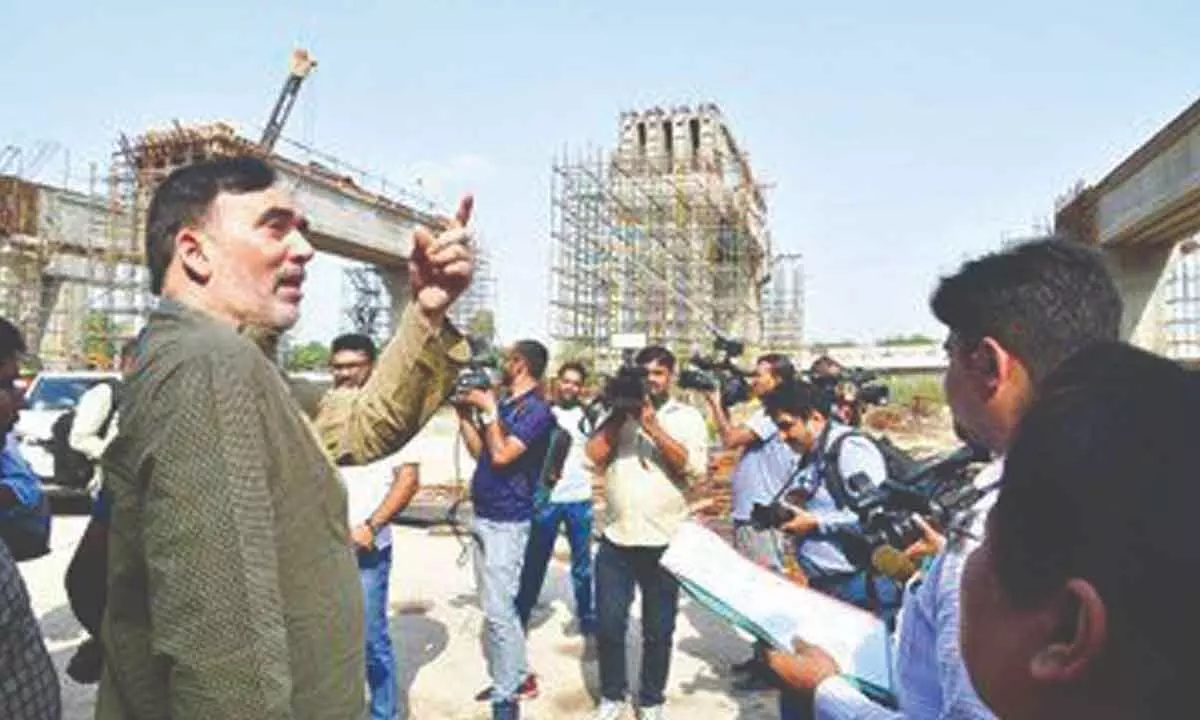 Delhi: Strict action against builders violating anti-dust norms