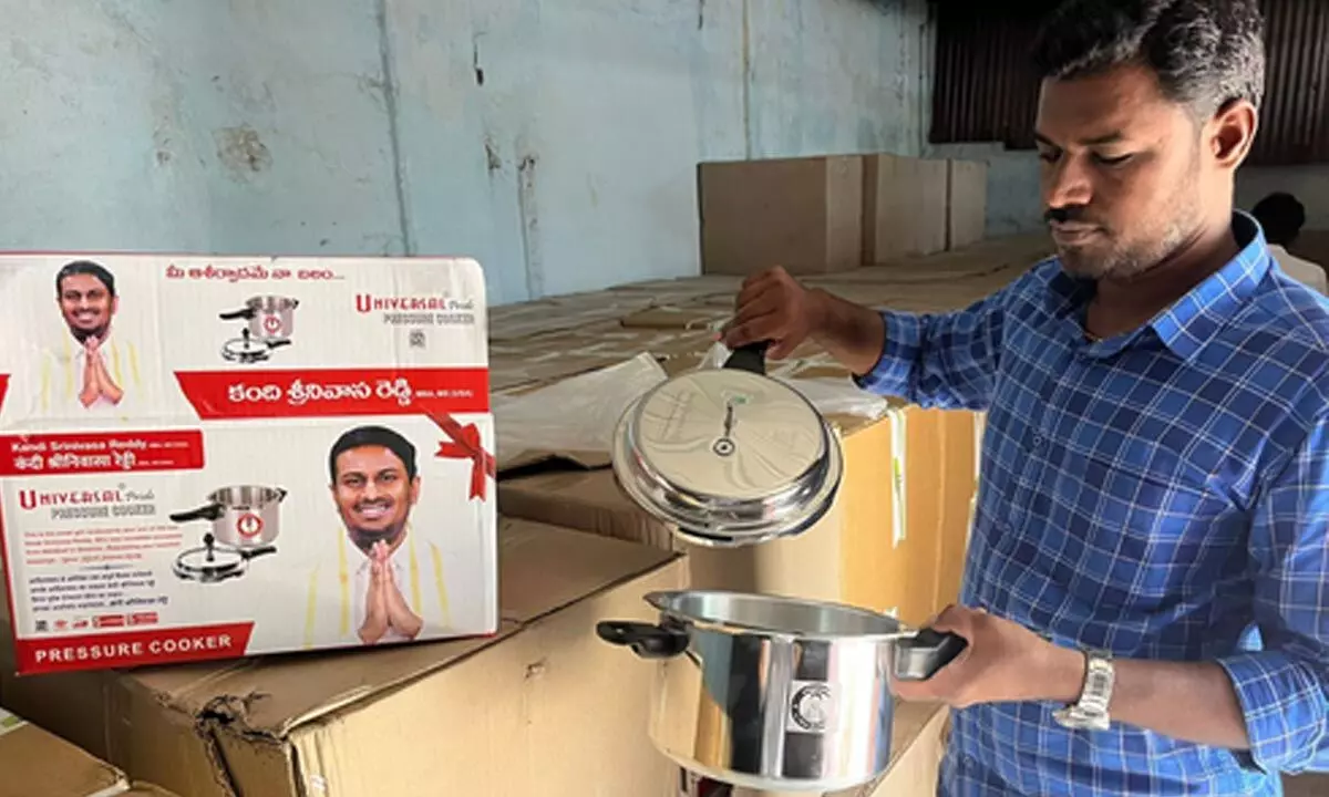 Telangana Congress leader booked for distributing pressure cookers