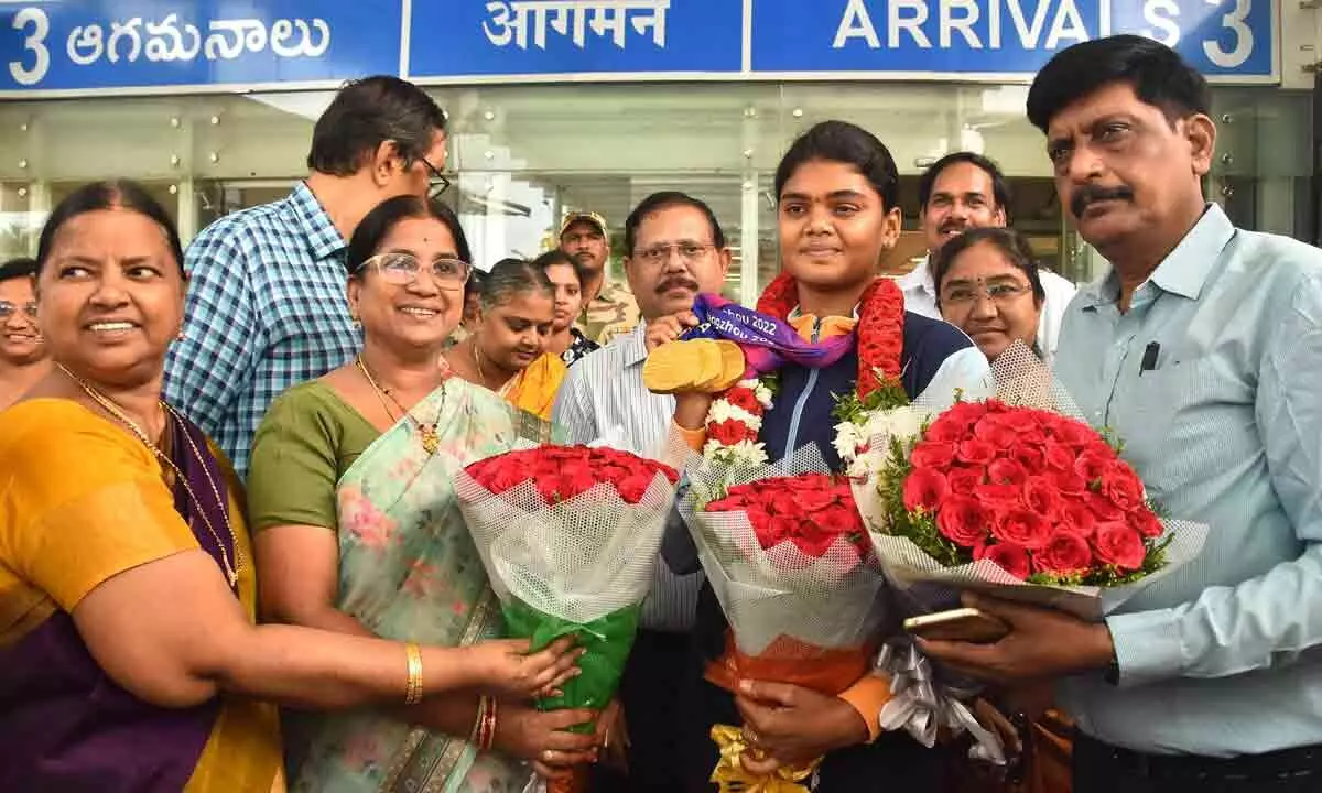 Vijayawada: Grand welcome for Asian Games winners at Gannavaram airport