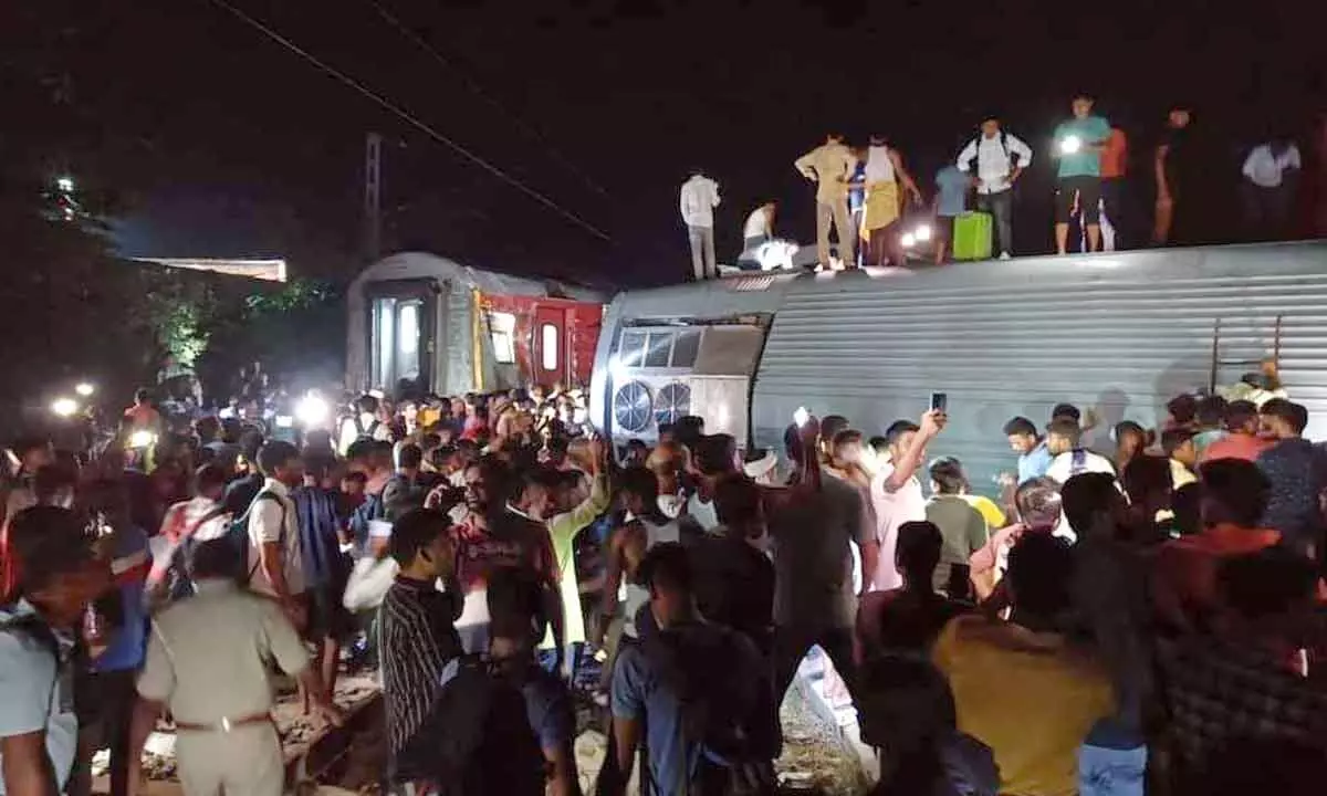 Four killed, 30 injured as 23 coaches of North East Express derail in Bihar