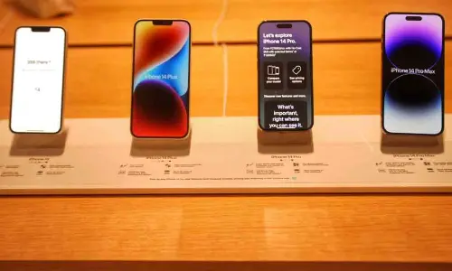 iOS 17 Bug: Users Complain iPhones Turning Off Automatically- Report