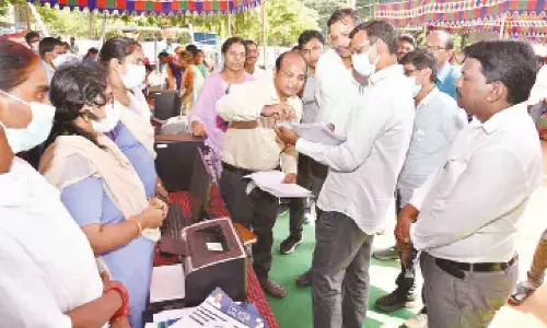 Commissioner and director of municipal administration (CDMA) P Koteswara Rao paying a surprise visit in Visakhapatnam on Thursday