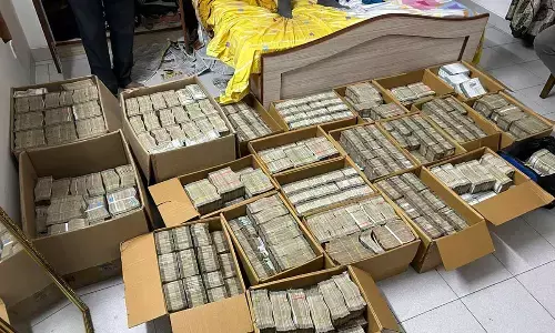 IT Raid In Bengaluru: Rs 42 crore money was found in Ambikapatis daughter residence