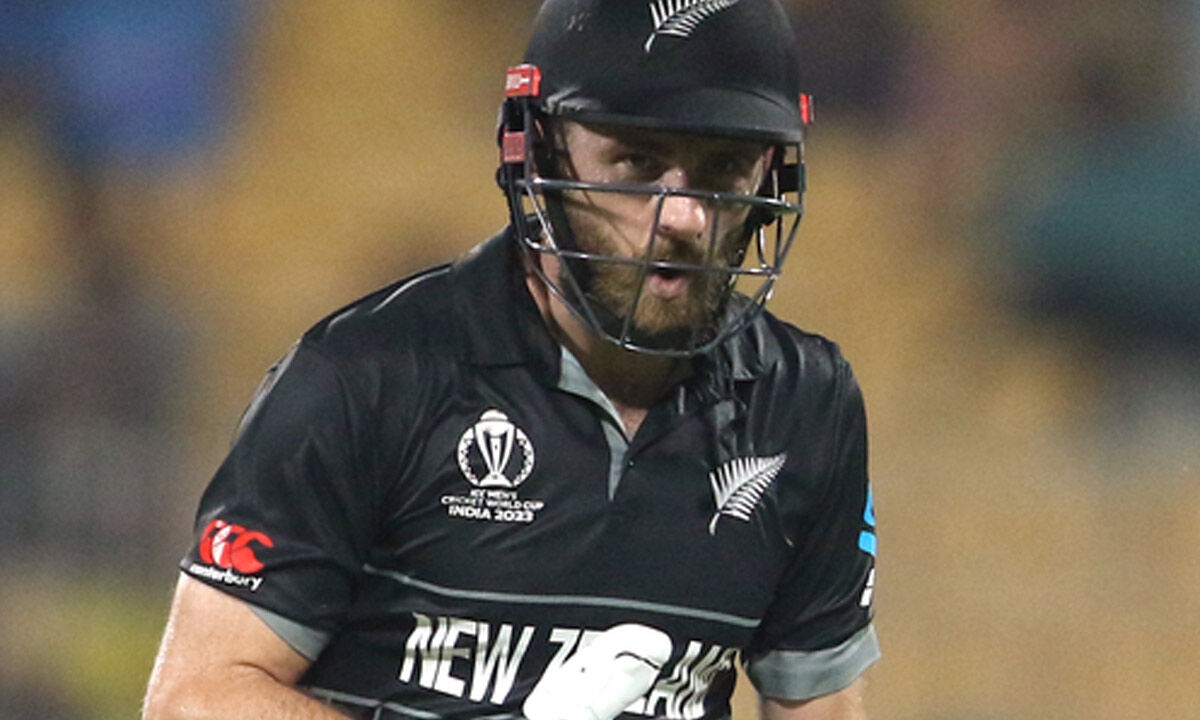 NZ captain Kane Williamson fractures thumb but will stay at Cricket World  Cup