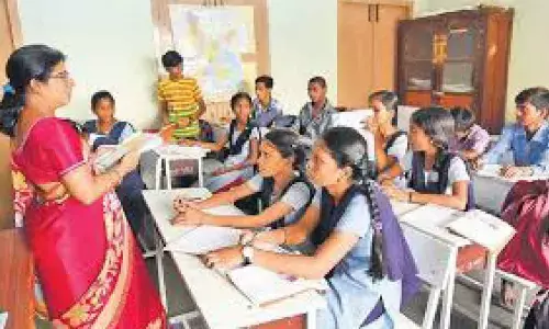 Teachers Ko Gussa Aya… Jago Neta Log