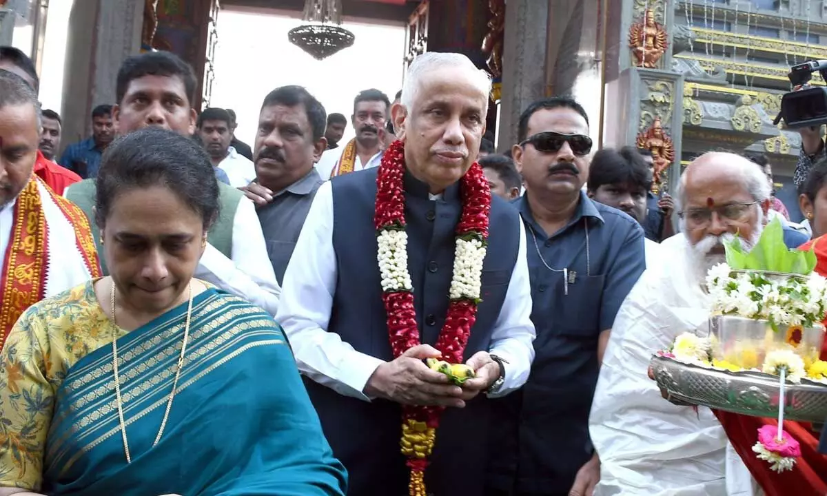 AP Governor Abdul Nazeer visits Indrakeeladri, offers prayers to deity